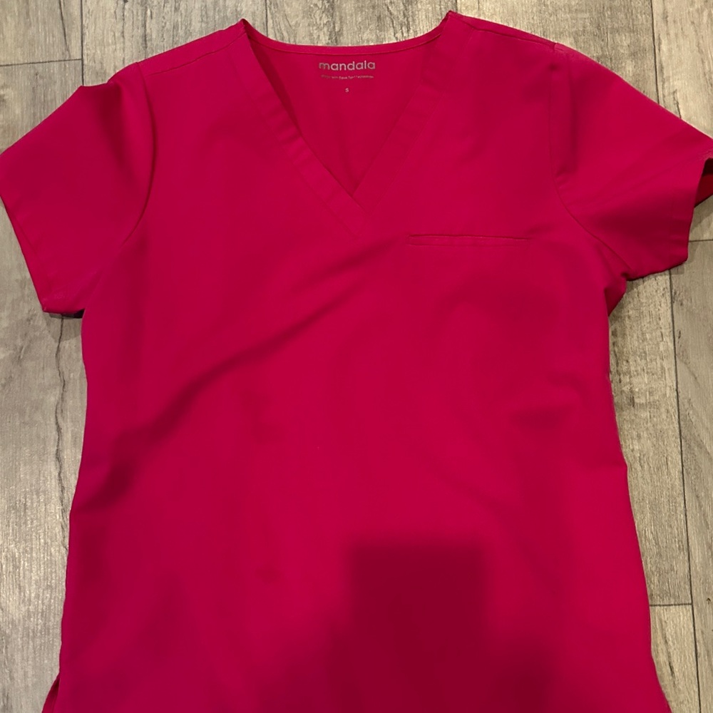 Mandala Women's V-Neck Scrub top and Joggers in Fushia.
